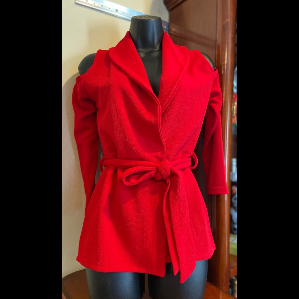 GUESS Aleria Blazer with holed shoulder